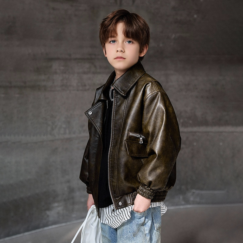 Streetwear Brand Photography - Cappotto antivento impermeabile verde scuro per