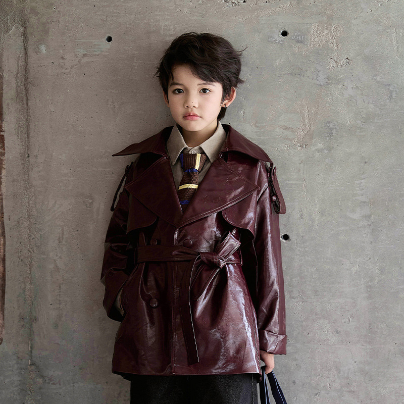 Streetwear Brand Photography - Ragazzi Ragazze Vino Rosso Nero Moto