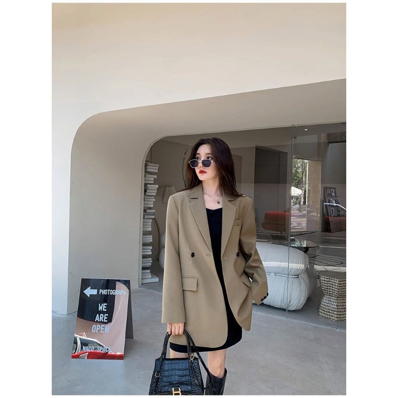 Giacca da donna nera di marca  - Streetwear Clothing Brands recensione e prezzo